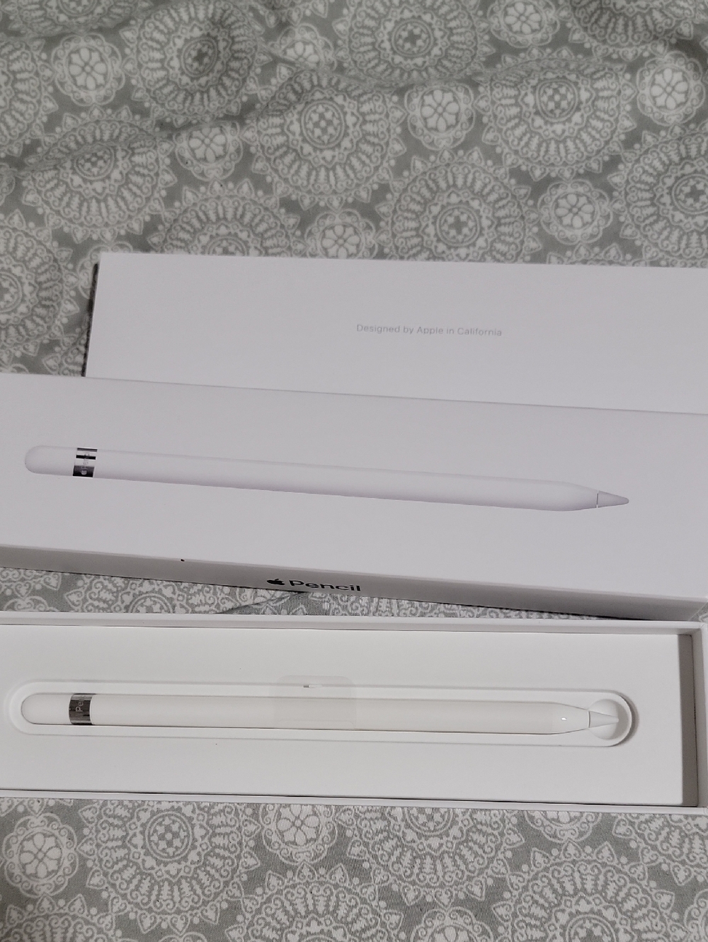Brand NEW! Apple White Stylus with Silver Accent - Apple Pencil